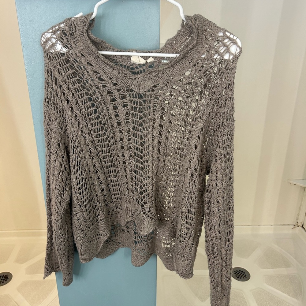 Crochet top with flared sleeves
